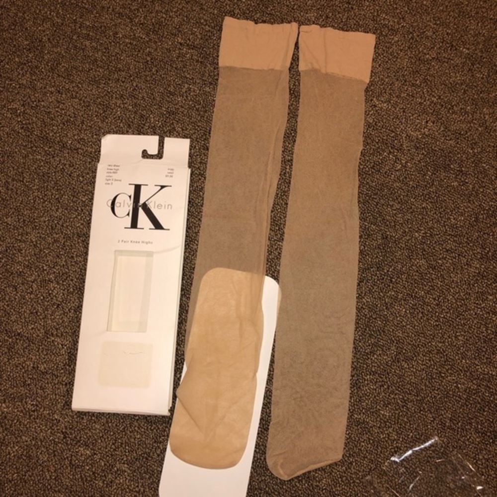 5 for $25 ❄️ Calvin Klein Very Sheer Knee Highs Size 2 Bare 1‎ PAIR ONLY